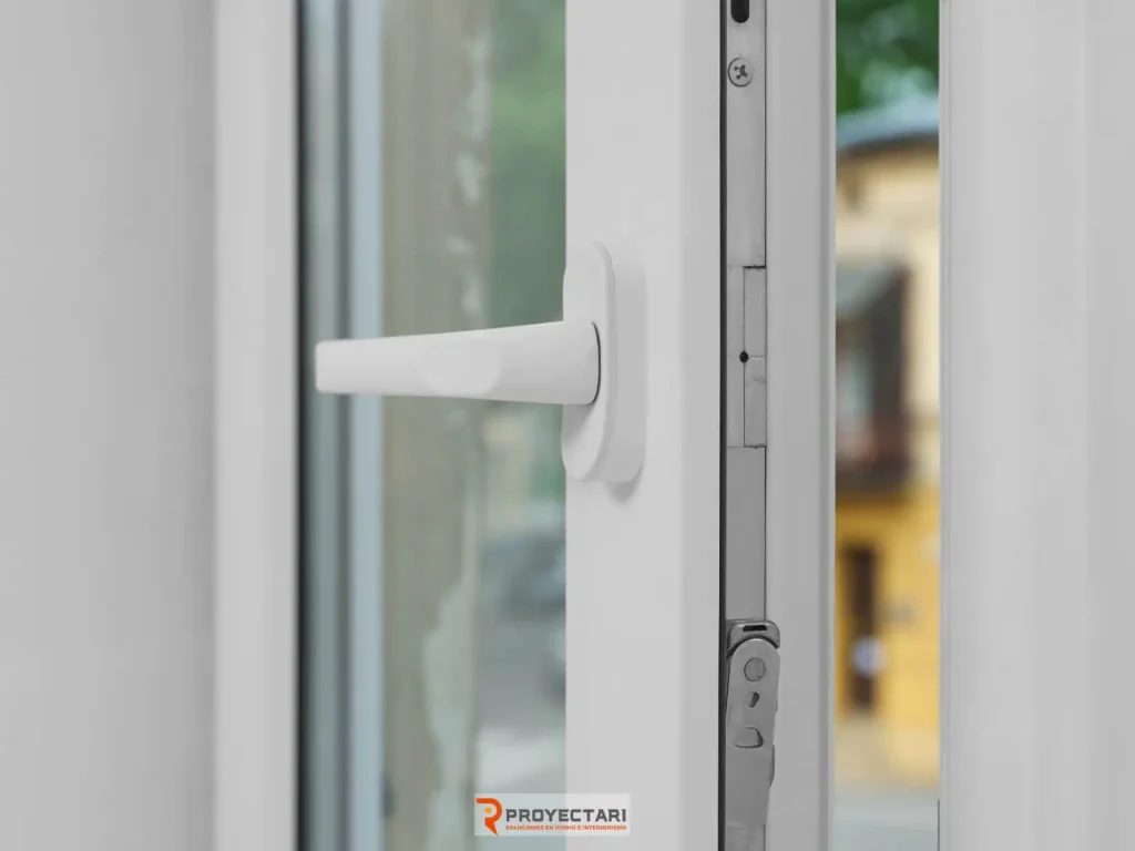 Puertas-de-Vidrio-para-Interiores-Practicidad-y-Luminosidad-en-los-Espacios