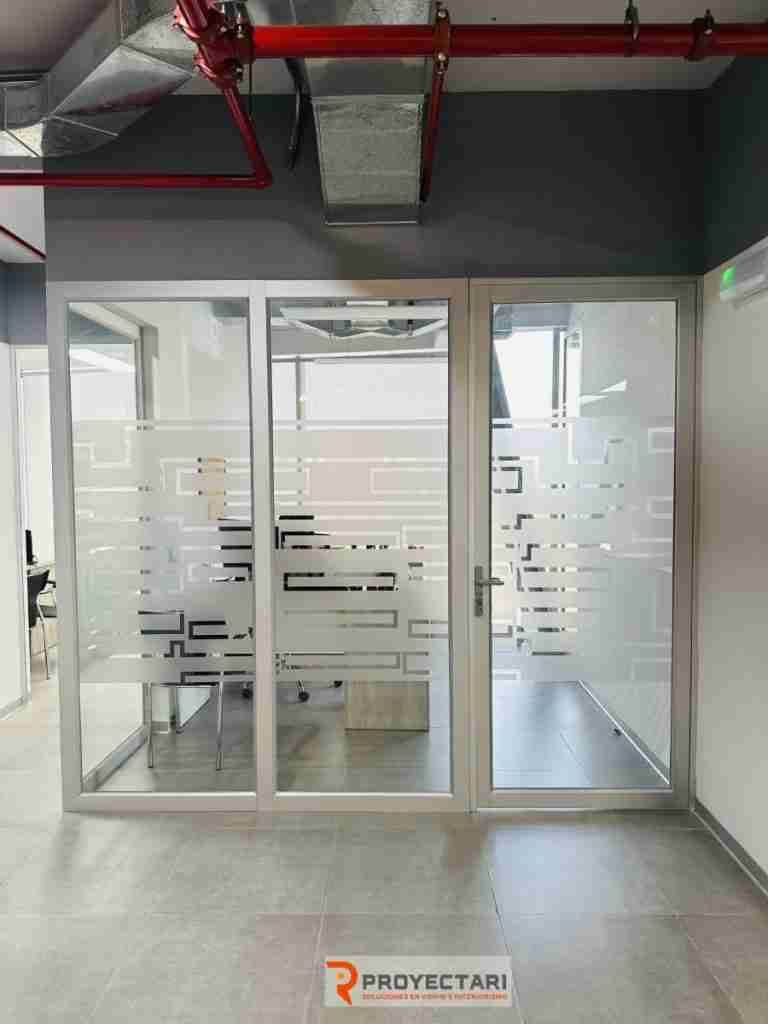 mampara-con-puerta-hermetica-de-aluminio-Serie-35