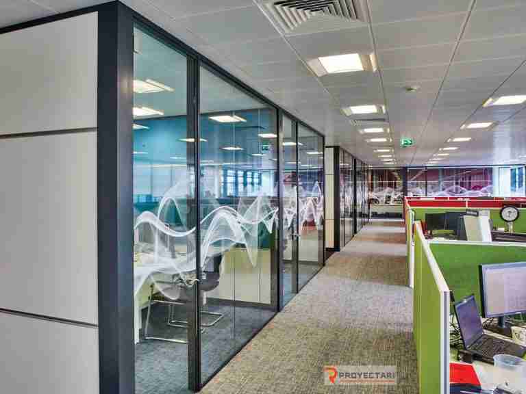 mamparas-fijas-divisorias-para-oficinas-con-laminas-decorativas