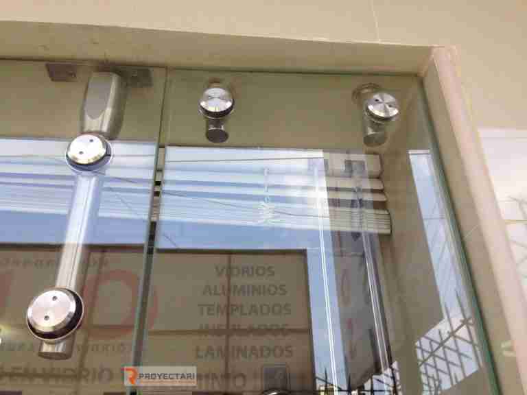 sistema-abatible-euro-pivot-en-vidrio-templado